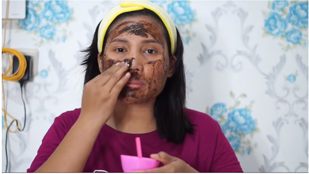 Cuma Modal 10 Ribu, Ia Membuat Masker dari Susu Beruang dan Kopi Hitam